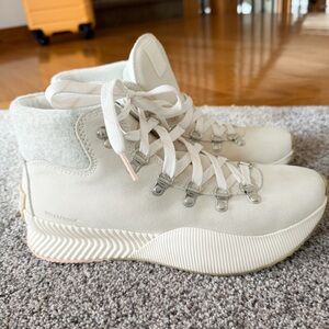 Sorel Women's Out N About III Conquest boots ivory sz 9